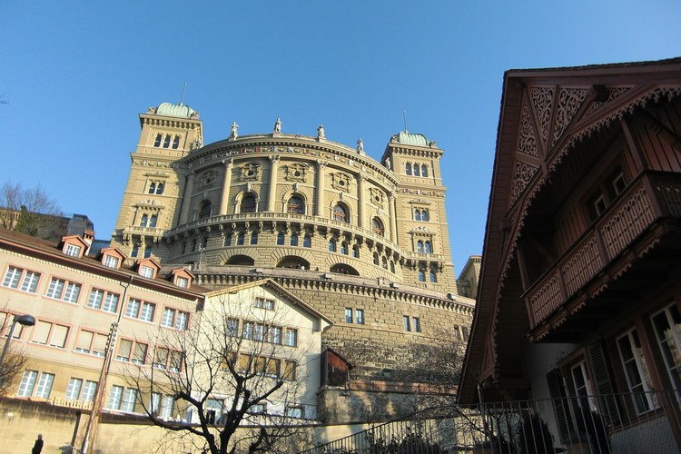 SCHWEIZ: Nationalrat will betreffend trans Jugendlichen erst Fakten schaffen