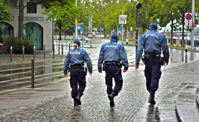 SCHWEIZ: PinkCop will rechtliche Überprüfung von Äusserungen eines Zürcher SVP-Kantonsrats
