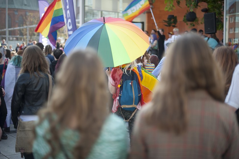 SERBIEN: Lesbisches Paar zieht für Eingetragene Partnerschaft vor Gericht