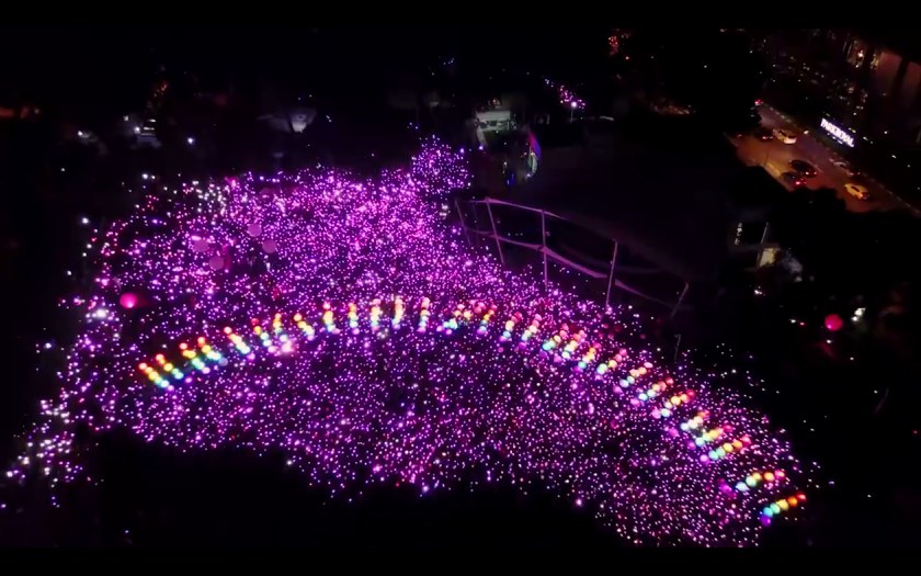 SINGAPUR: Trotz strikter Auflagen der Regierung kamen 20'000 ans Pink Dot