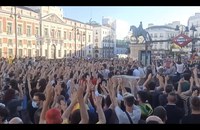SPANIEN: Massenproteste nach möglichem Hassverbrechen