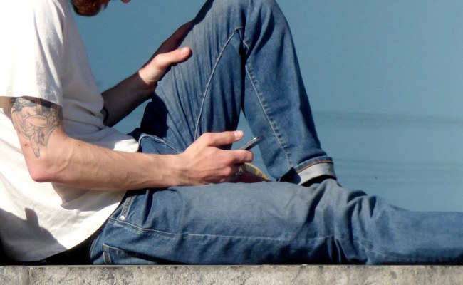 STUDIE: Der grosse Unterschied beim Handy-Konsum bei Jugendlichen