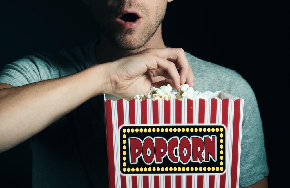 STUDIE: Die queere Sichtbarkeit im Fernsehen ist im freien Fall