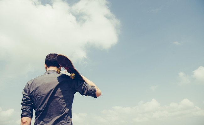 STUDIE: Junge Männer vertreten wieder häufiger queerfeindliche Ansichten