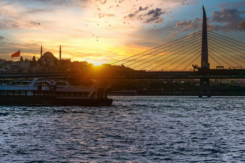 TÜRKEI droht mit der Inhaftierung von trans Menschen und queeren Paaren