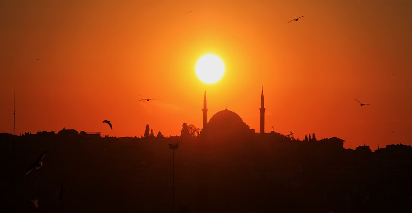 TÜRKEI: Razzien in Gay Bars und bei LGBTI+ Aktivist:innen - 50 Verhaftungen