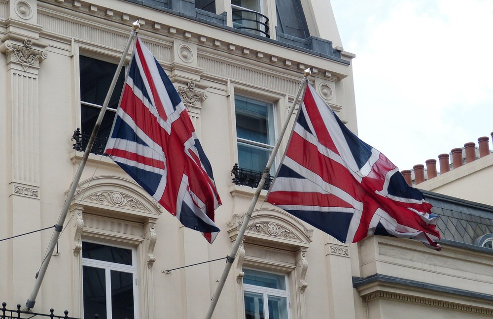 UK: LGBTI+ feindliche Hassverbrechen gelten neu als schwere Straftat