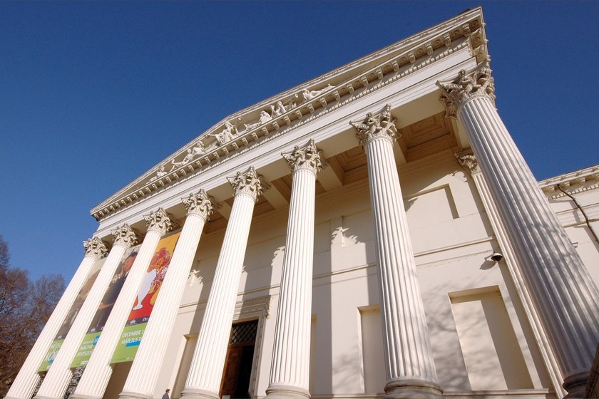 UNGARN: Direktor des Nationalmuseums wegen LGBTI+ Inhalten entlassen