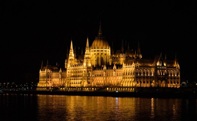 UNGARN: Parlament bringt das Land endlich auf einen LGBTI+ freundlicheren Kurs