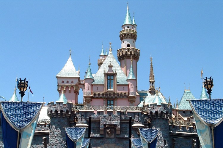 USA: MAGA ruft zum Besuch im Disneyland während den Gay Days auf