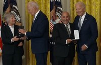 USA: Präsident Biden ehrt zwei LGBTI+ Aktivisten im Weissen Haus