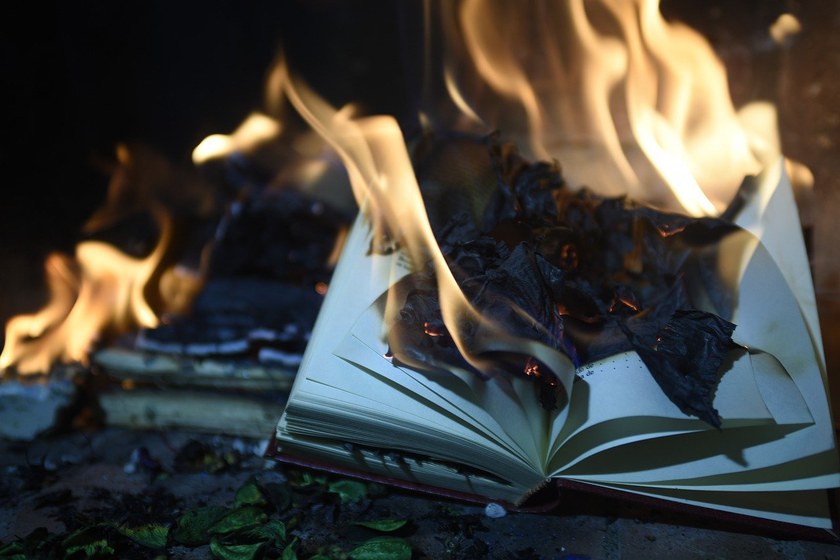 USA: Präsident der Schulbehörde will queere Bücher verbrennen