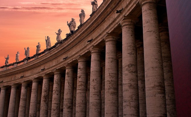 VATIKAN: Offizieller Bericht zeigt erstmals wie queere Katholik:innen die Kirche erleben