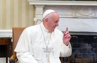 VATIKAN: Papst ermutigt LGBTI+ Katholik:innen