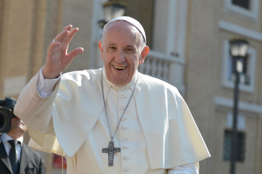 VATIKAN: Papst lässt Segnung von gleichgeschlechtlichen Paaren zu