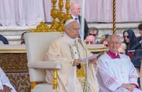 VATIKAN: Papst Leo trifft sich mit LGBTI+ Organisation