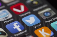 WELTWEIT: Schlechtes Zeugnis für Social Media-Plattformen