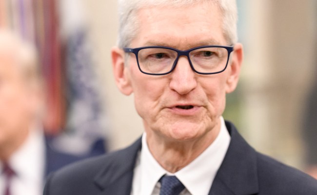 WIRTSCHAFT: Er schrieb Geschichte, und nun tritt Tim Cook als Apple CEO zurück