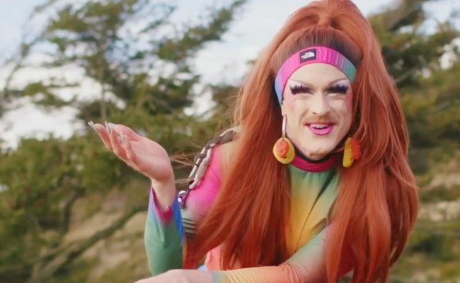 WIRTSCHAFT: Outdoor-Brand Patagonia verklagt Drag Queen Pattie Gonia - auf 1 US-Dollar