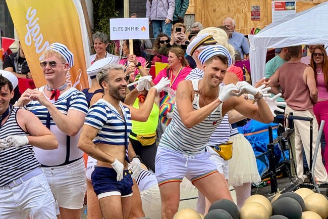 PRIDE: Hunderttausende feiern an der Amsterdam Canal Parade