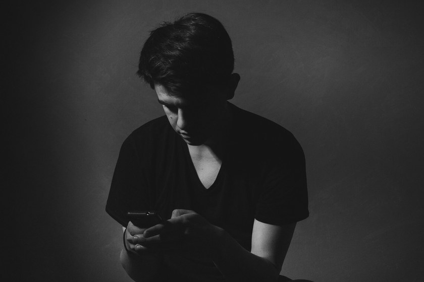 HINTERGRUND: Australiens Social Media-Verbot und die Auswirkungen auf LGBTI+ Jugendliche