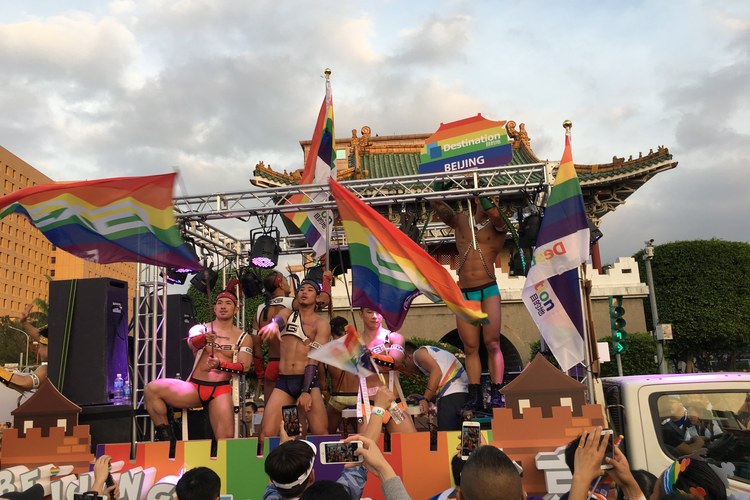 HINTERGRUND: Facts & Figures zur Pride Saison
