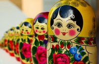 HINTERGRUND: Mit seiner neokolonialen Politik trägt Russland LGBTI+ Feindlichkeit in die Welt