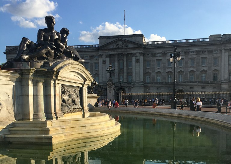 HISTORY: War der Ort des Buckingham Palace früher ein Schwulentreffpunkt?
