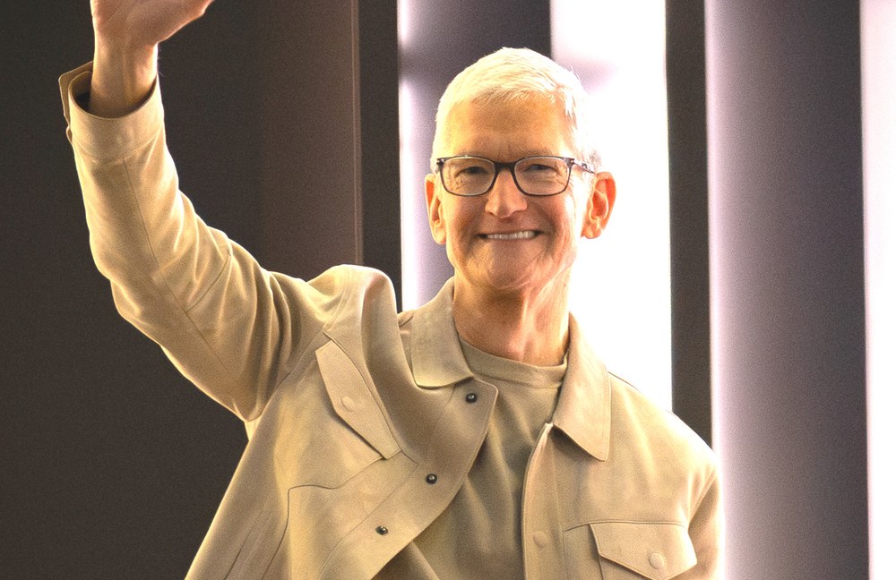 PORTRAIT: Tim Cook trat als CEO von Apple ab - was hat er für LGBTI+ erreicht?